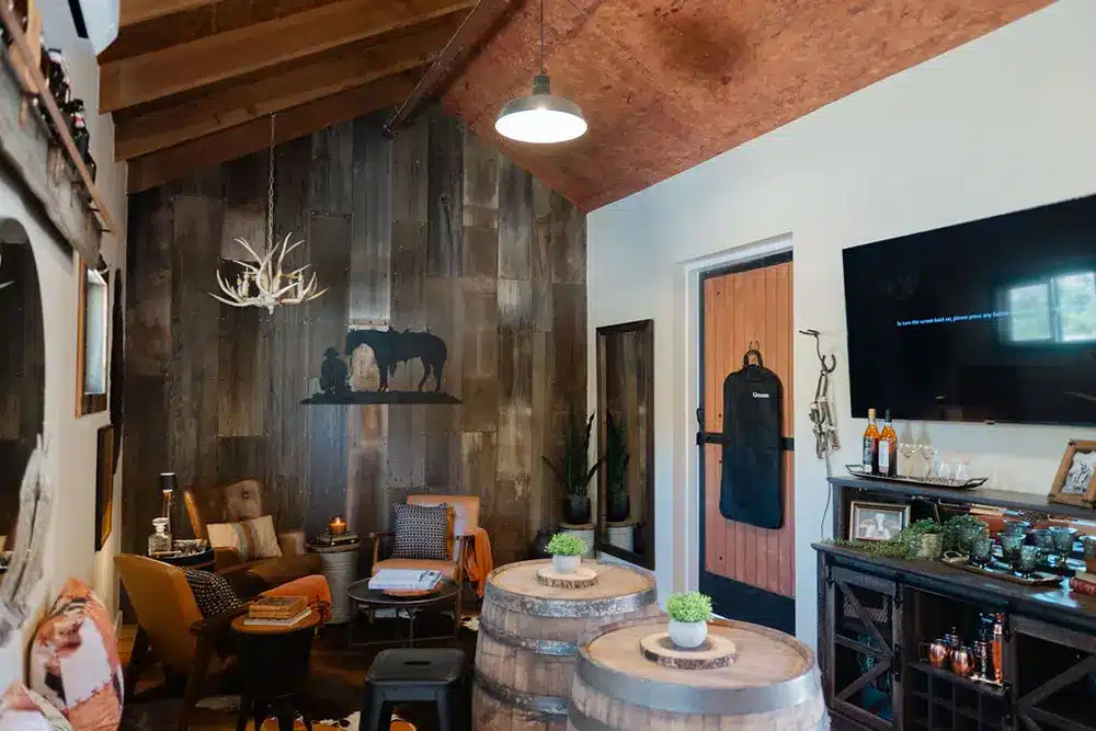 Grooms Lounge